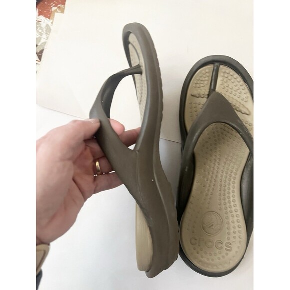 Crocs Athens Unisex Flip Flop Sandals Men's 5 Women's Size 7 Brown Tan - Picture 5 of 6